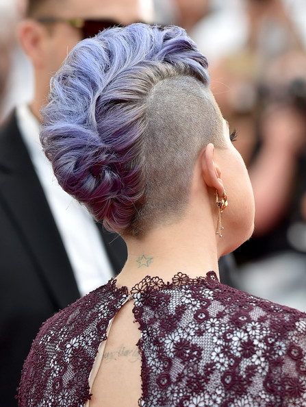 Kelly Osborn from behind with lavender locks, shaved into a wide mohawk and curled into a faux-hawk